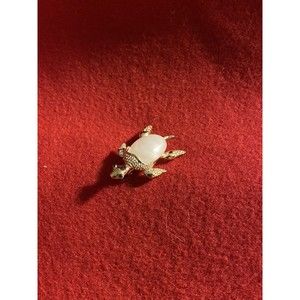 Gerry's 1960s Rare Pig Nosed Turtle Pin Mother of Pearl Brooch Turtle